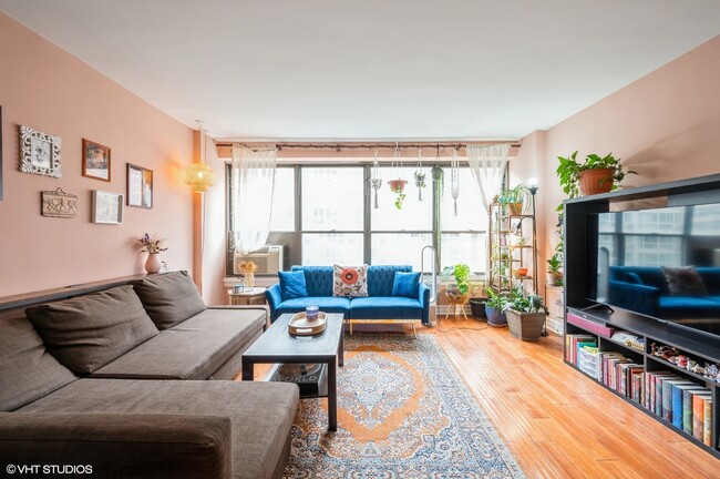 Foto del edificio - 2930 N Sheridan Rd