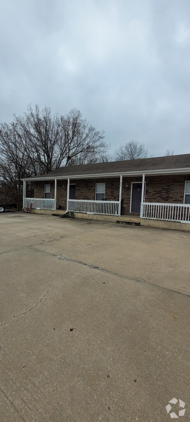 Building Photo - 801 Johnson Cir