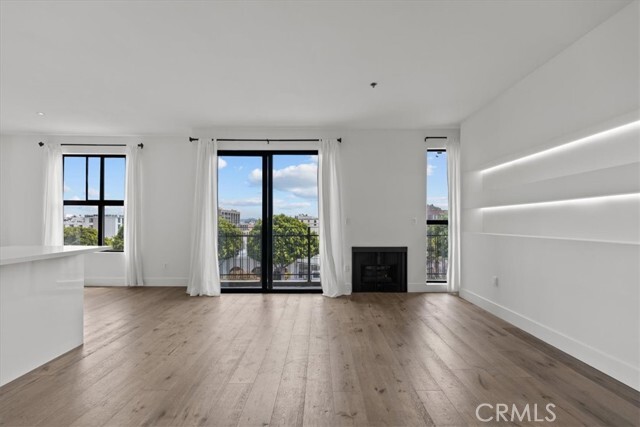 Building Photo - 8811 Burton Way
