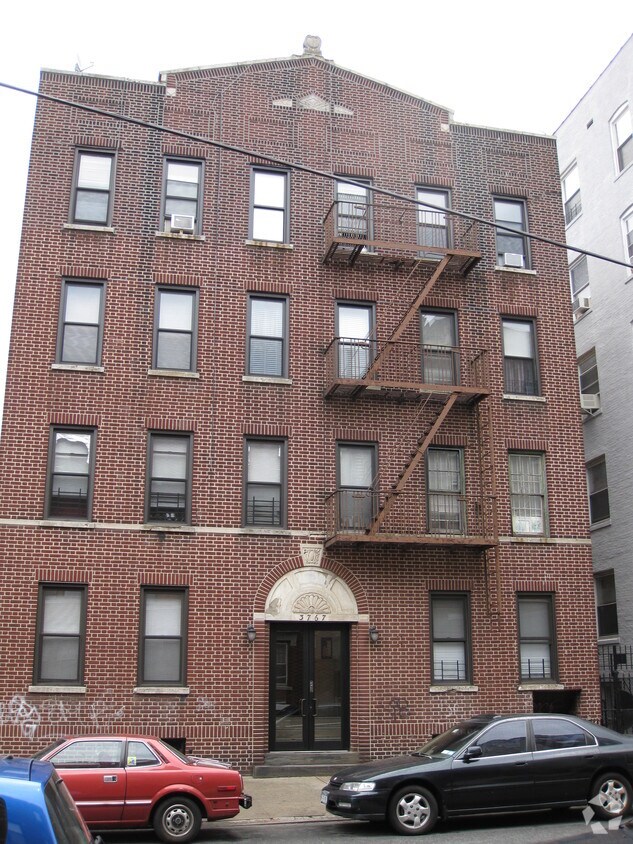 Primary Photo - 37-67 64th St