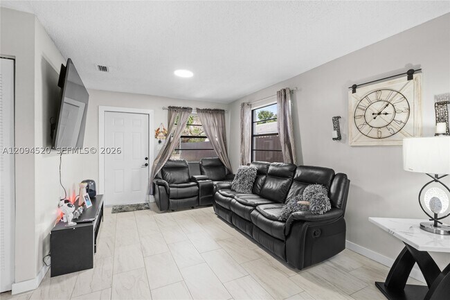 Foto del edificio - 2934 NW 94th St