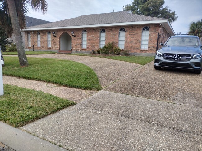 Building Photo - 4434 Francesco Rd