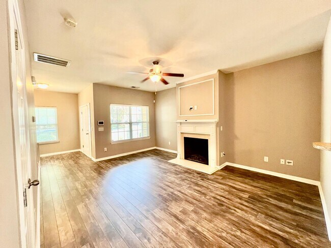 Building Photo - 9605 Turning Wheel Dr