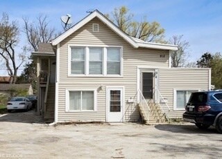 Primary Photo - 912 E St Charles Rd