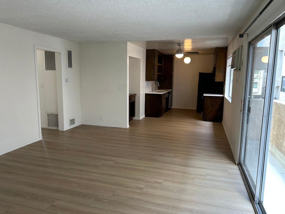Primary Photo - 9710 Regent St