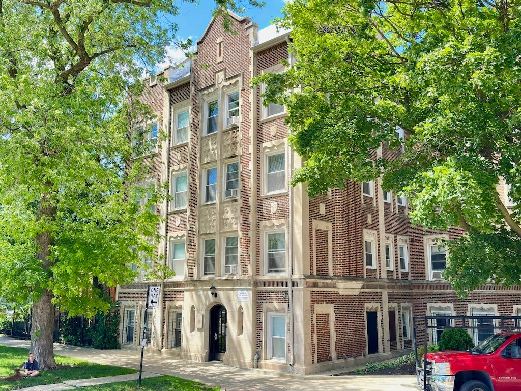 Primary Photo - 2936 W Palmer St