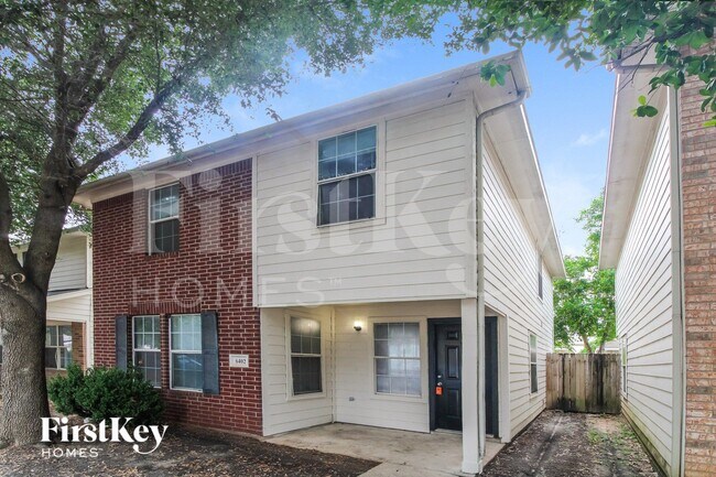 Foto del edificio - 6402 Mountain Pines Ln