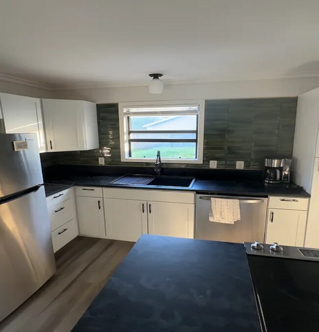Foto del edificio - 6251 Cedar Ln