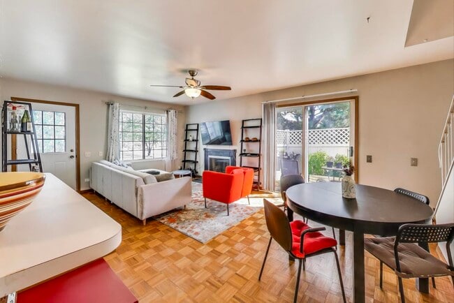 Foto del edificio - 408 Trenton Ct