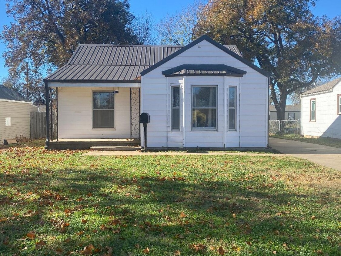 Primary Photo - Charming 2-bedroom, 1 bathroom home.