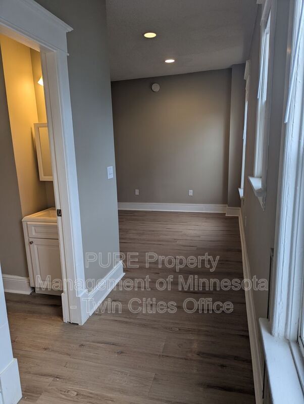 Building Photo - 605 Van Buren Ave