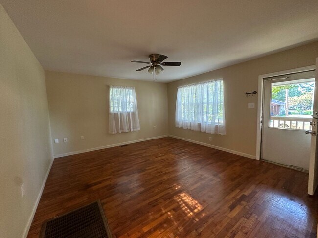 Building Photo - Welcome to your new home in the heart of R...