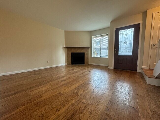 Building Photo - Updated 2 Bedroom Condo Located in Carmich...