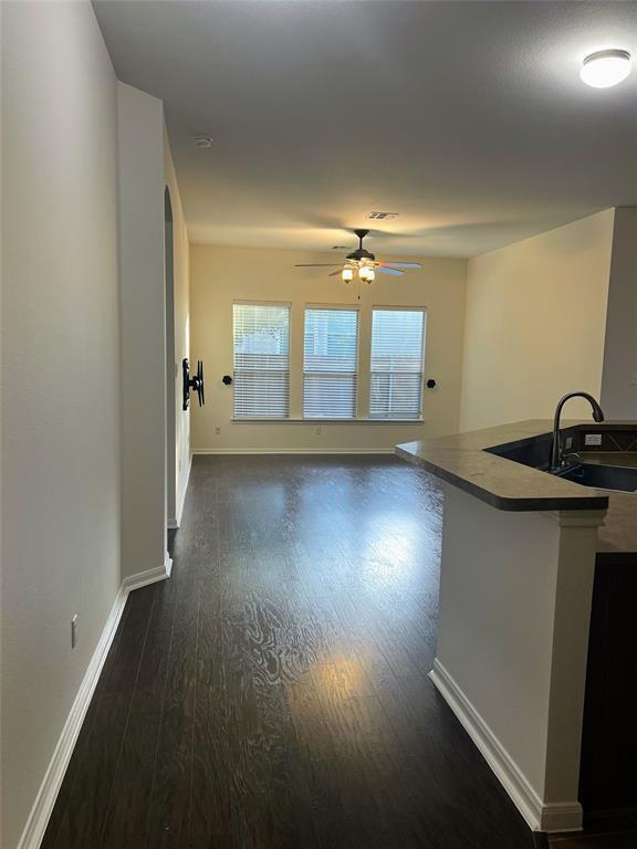 Building Photo - 600 Spanish Oak Terrace