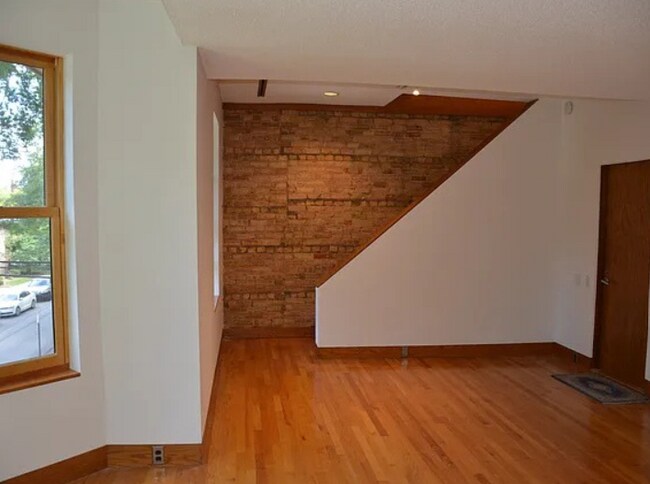 Foto del edificio - Charming Vintage Second Floor Duplex with In-Unit Laundry in Heart of Oak Park