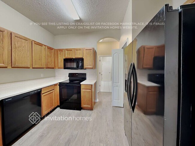 Foto del edificio - 2430 Leaning Pine St