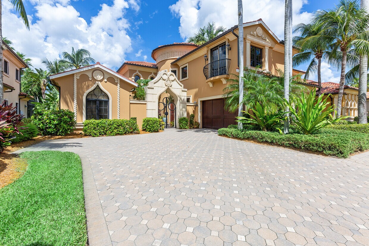 2887 Tiburon Blvd E, Naples, FL 34109 House Rental in Naples, FL