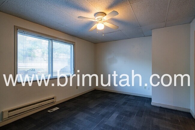 Foto del edificio - 217 E 3rd Ave