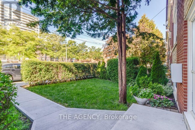 Building Photo - 75 Keele St