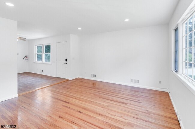 Building Photo - 80 White Meadow Rd