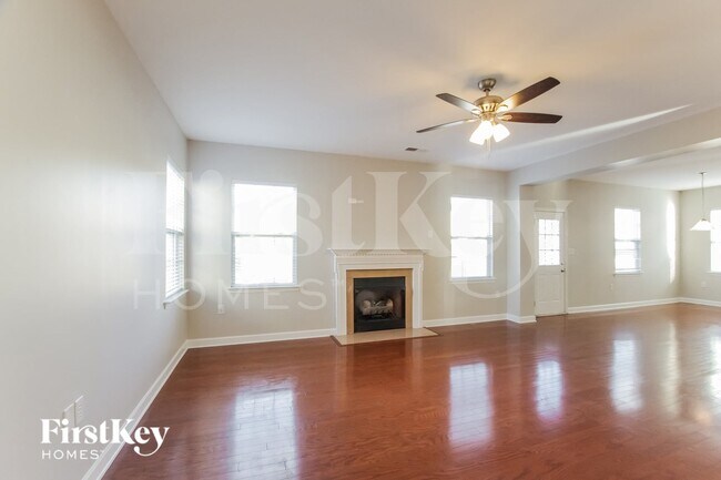 Foto del edificio - 4019 Linville Falls Ln