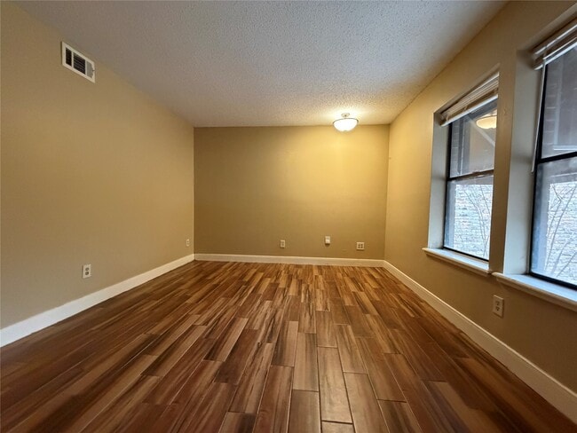 Building Photo - 1901 Brun St