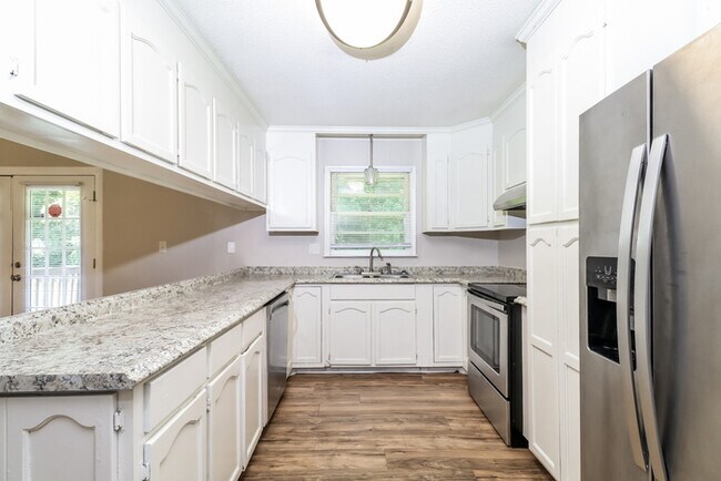 Building Photo - 3815 Ferncliff Rd