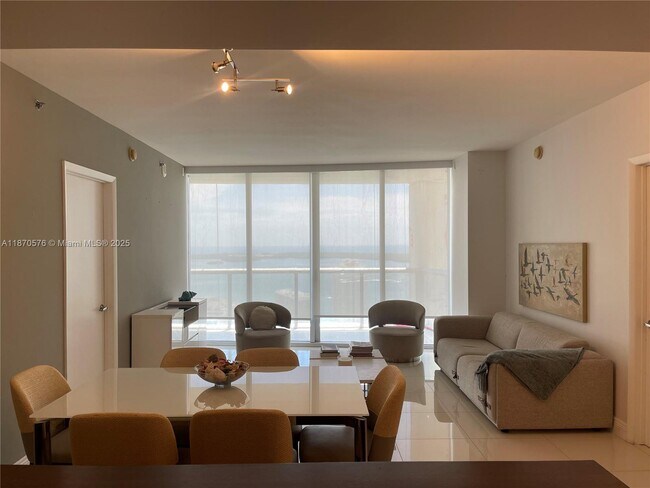 Building Photo - 475 Brickell Ave