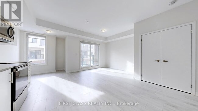 Building Photo - 3409 Ridgeway Dr