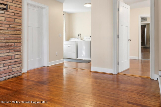 Building Photo - 51 Gifford Ave