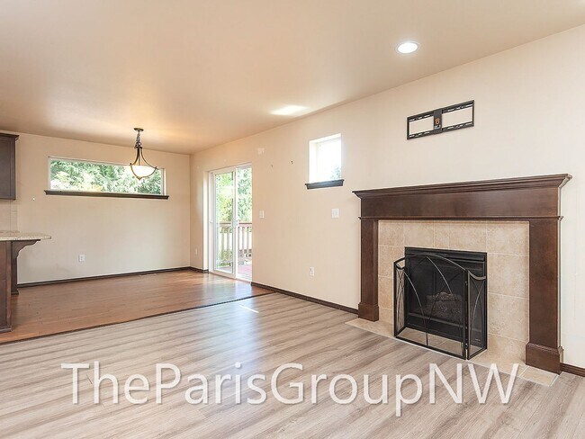 Foto del edificio - Super 2012 Shoreline Home – Upgrades, Wood Flrs, 3car Grg+++