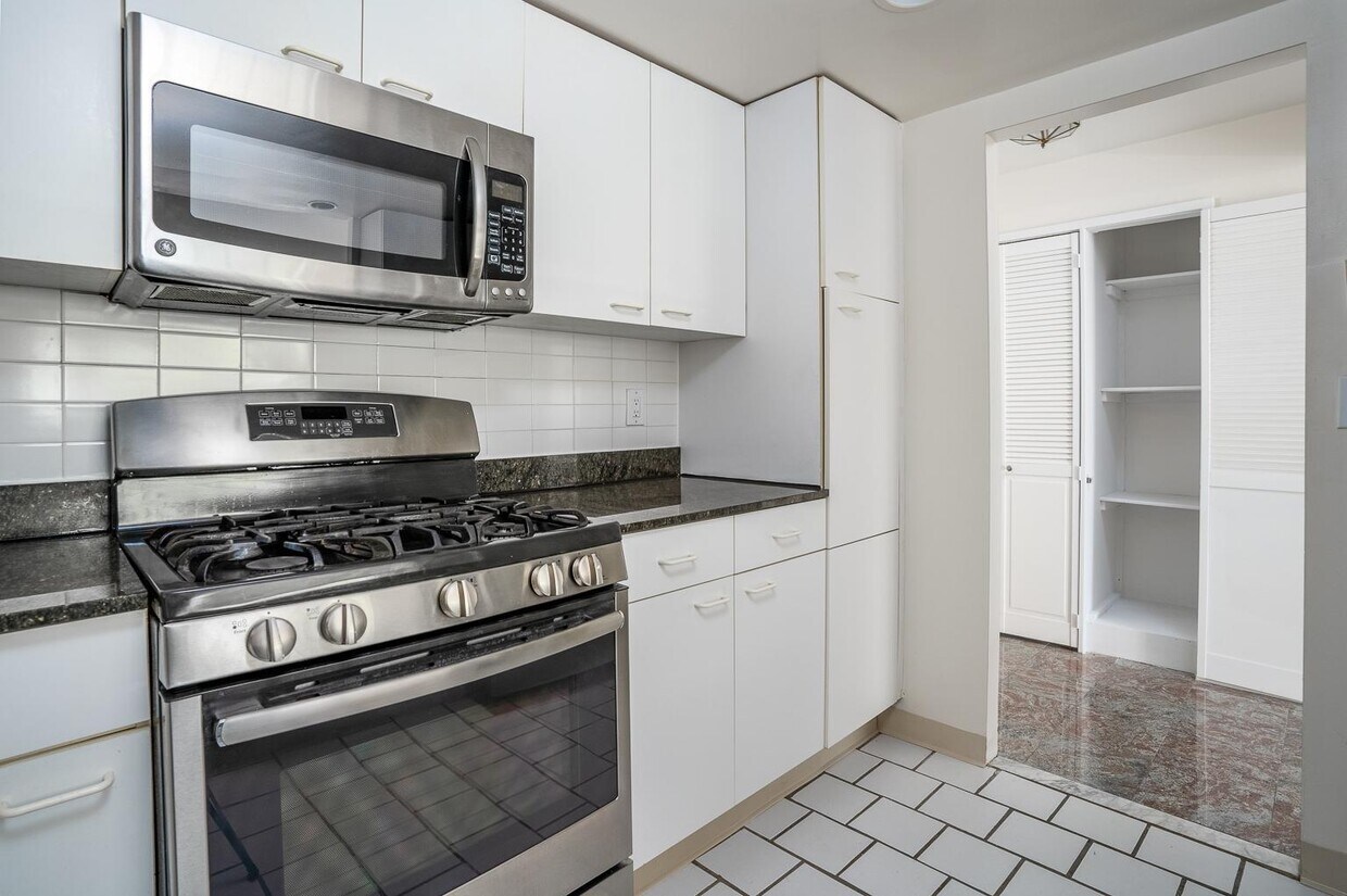 Hampshire House Apartments Apartments in Cherry Hill, NJ