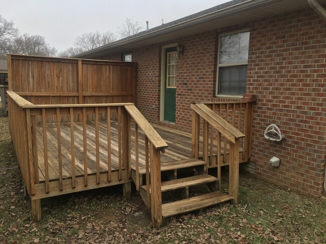 Building Photo - 745 Bradley Dr