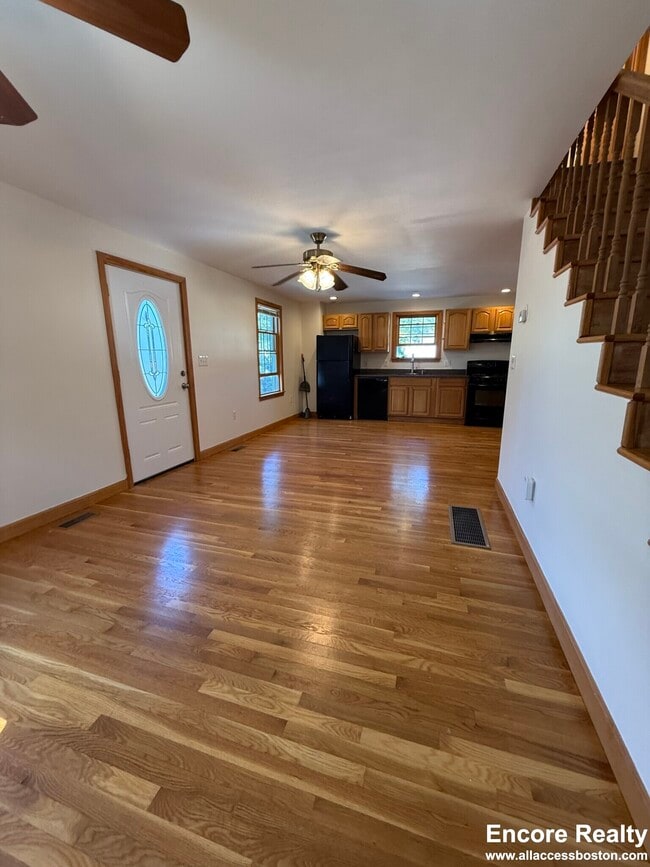 Building Photo - 24 Gardner St