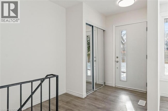 Building Photo - 270 Montmorency Dr