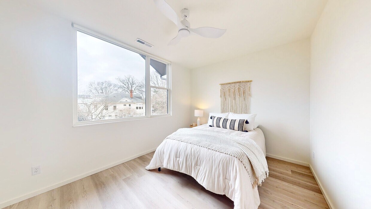 Primary Photo - Professional Co-Living - Master Room Renta...