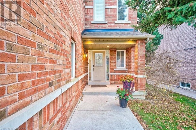 Photo du bâtiment - 2018 Deer Park Rd