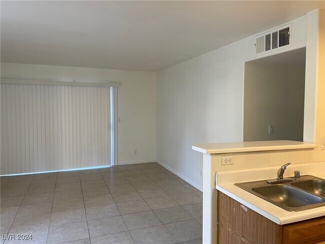 Building Photo - 3065 Casey Dr