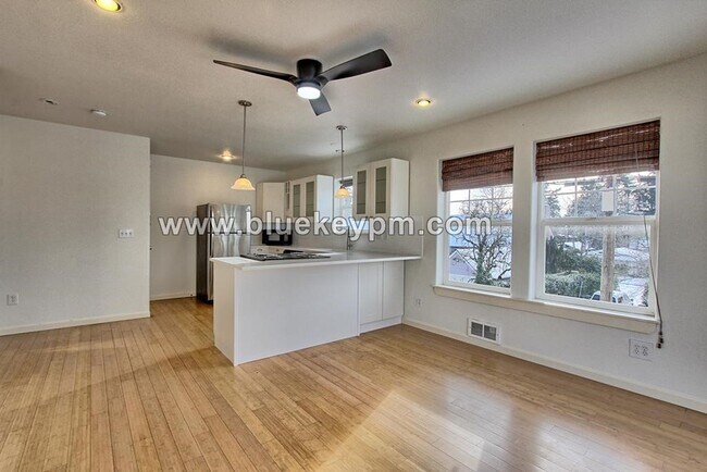 Foto del edificio - 1 Bed, 1 Bath Apartment in Downtown Vancou...