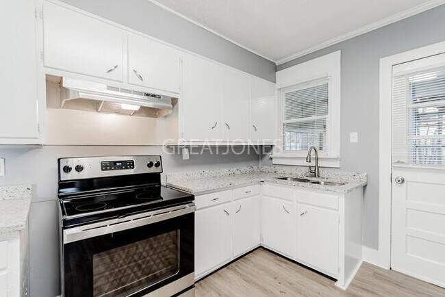 Building Photo - 4011 S Beltline Blvd