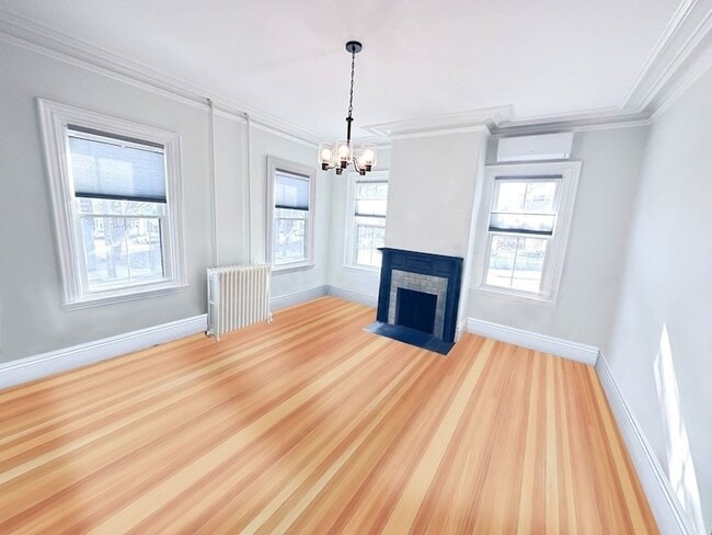Building Photo - 83 Thorndike St