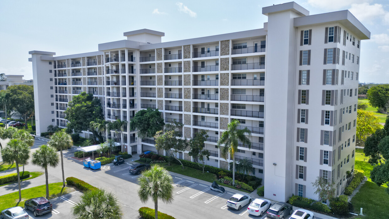 Primary Photo - 3050 N Palm Aire Dr
