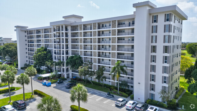 Building Photo - 3050 N Palm Aire Dr