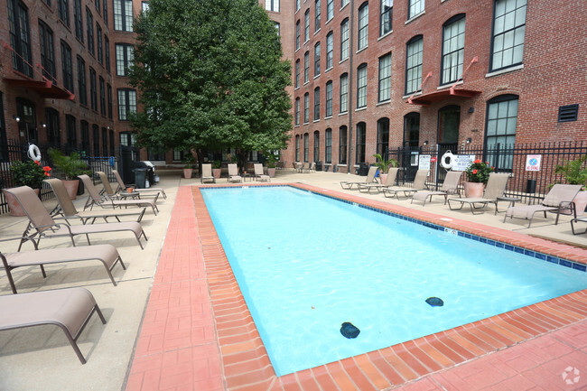 Pool and Courtyard - Soulard Market Loft Apartments