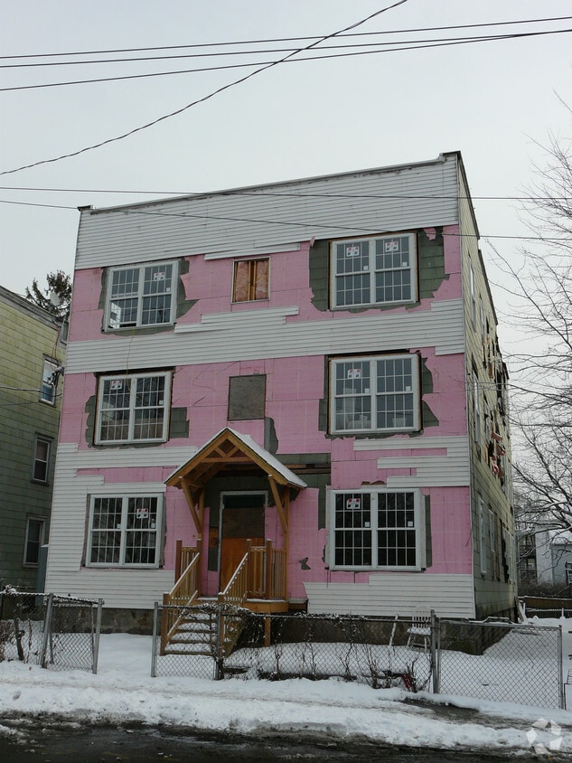 Building Photo - 730 Pacific St
