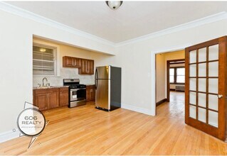 Building Photo - 1942 Grove 1S Grv