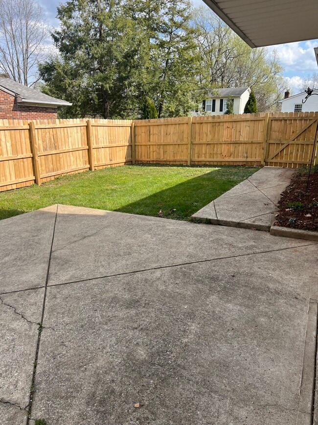 Building Photo - 8005 Casualwood Ct