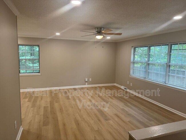 Building Photo - 408 Woodland Ct NE