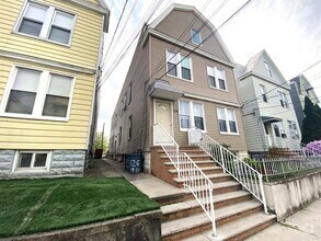 Building Photo - 126 W 19th St