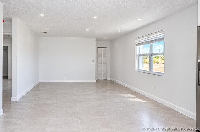 Building Photo - 7327 SW 22nd St